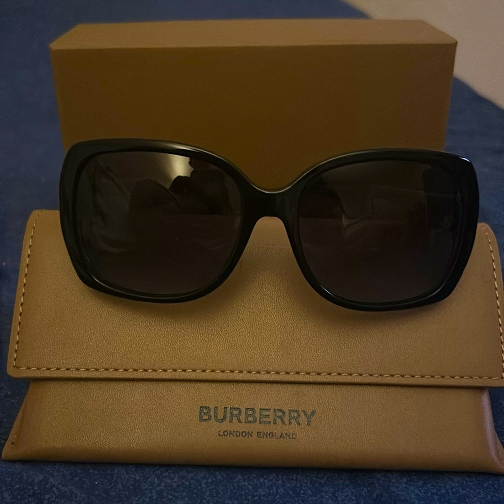 New Burberry Sunglasses with 13 month Sunglass Hut Protection Plan
